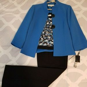 NWT Tahari 3 piece suit. Size 6.